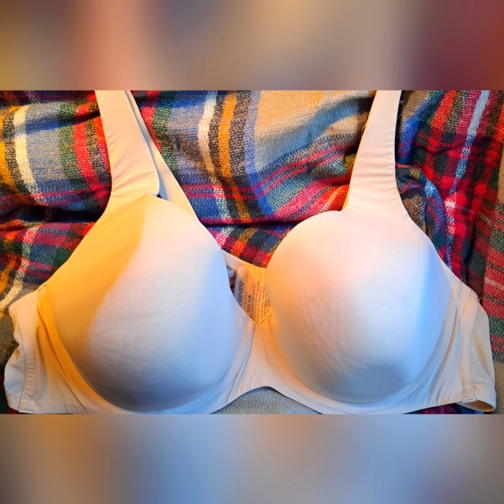 Ladies CATHERINE Intimate TSHIRT BRA  NWOT 52B Cream Color  4 hook